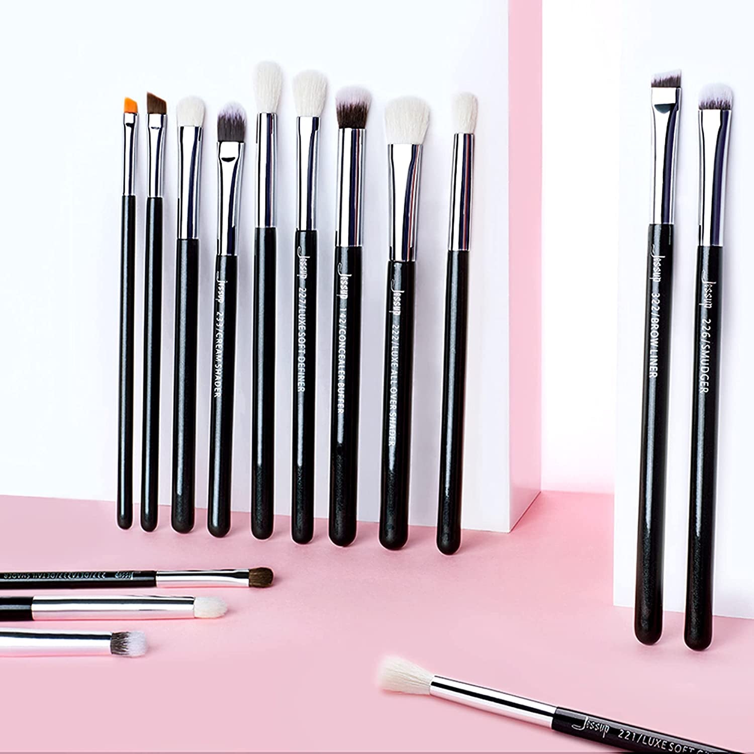 Eye Brushes 15Pcs Professional Makeup Brushes Make up Brush Set Cosmetics Tools Eye Liner Shader Wood Handle Natural-Synthetic Hair Black/Silver T177